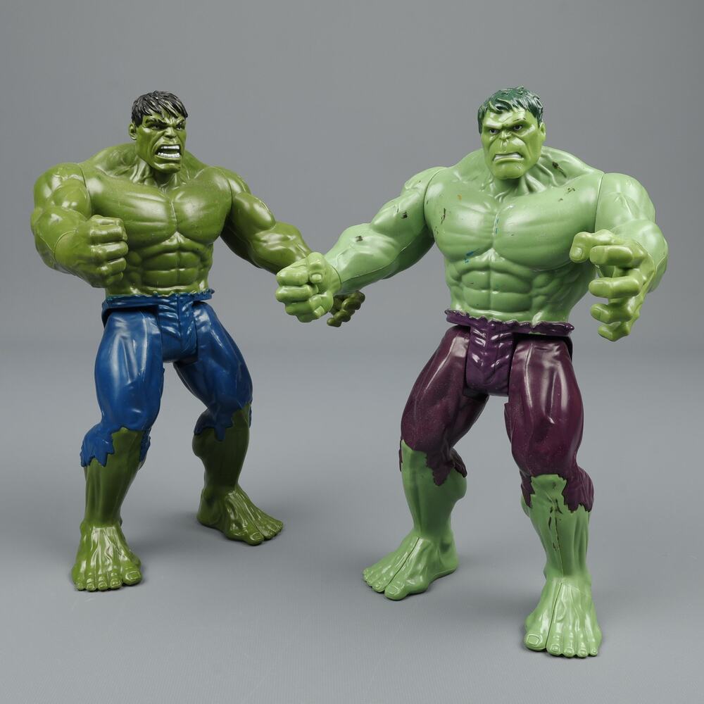 2x Hasbro Marvel Avengers 12'' Hulk Titan Hero Series Blue Purple Shorts 2013